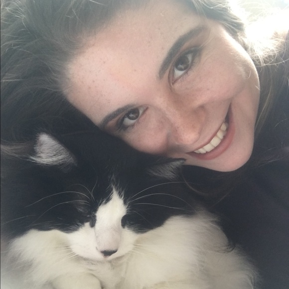 Meet your Posher, Kaitlyn - Picture 3 of 3